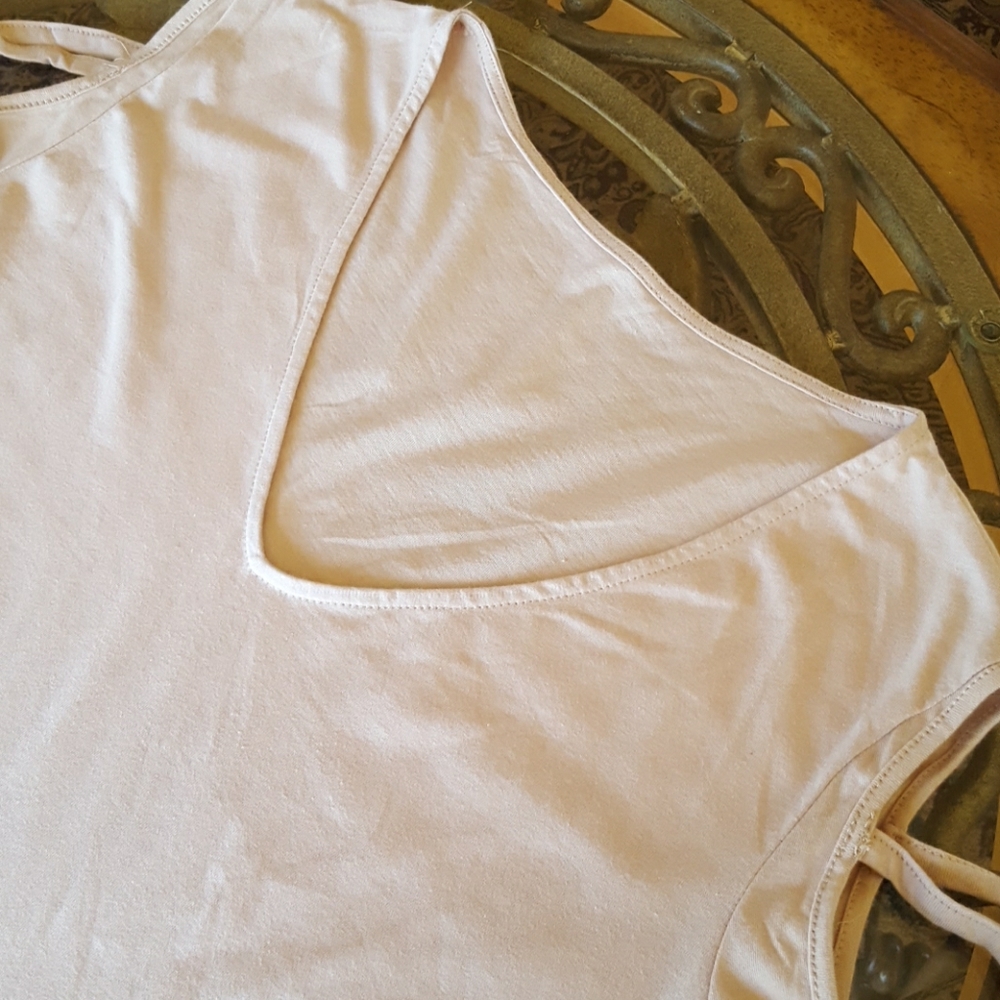 🌟 Lattice Sleeve Hi-Lo Shirt - Picture 2 of 6